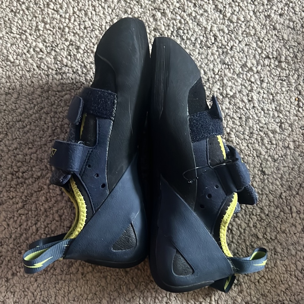 Evolv climbing shoes - Picture 3 of 6